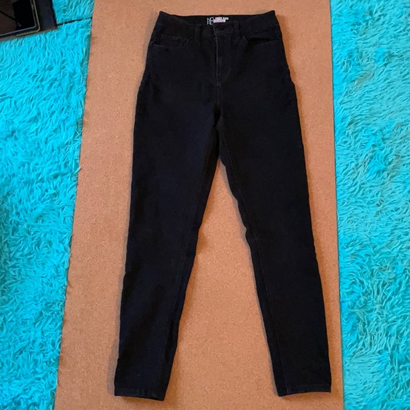 ! Black No Boundaries High Rise-Skinny Jeans - Picture 3 of 4